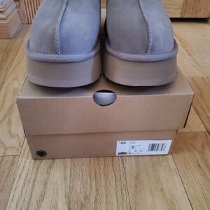 New UGG Tazz II Slippers Size 7